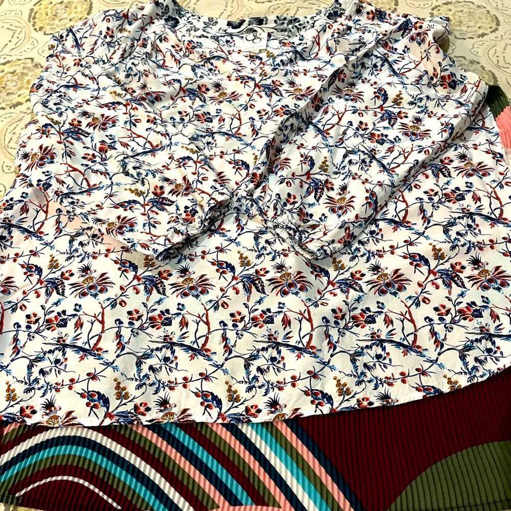 Womens Blouse from Anthropologie in excellent condition, only handwashed.